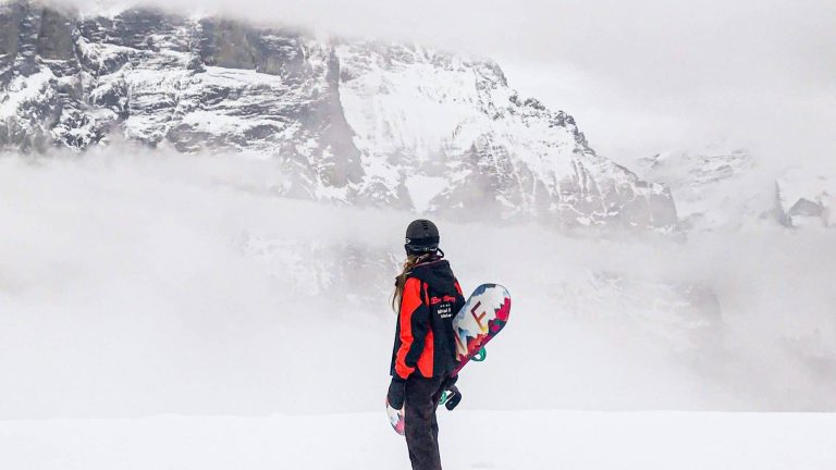 snowboard in den alpen scaled e1600084015743